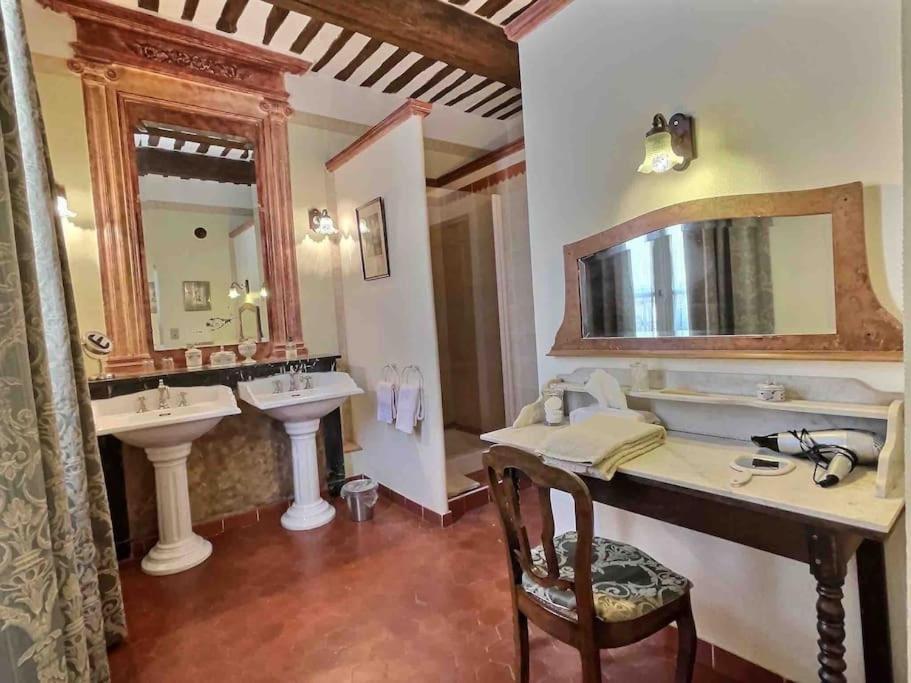 Chez Lydia - Osez La Vie De Chateau ! Pont Du Gard, Uzes ルムーラン エクステリア 写真
